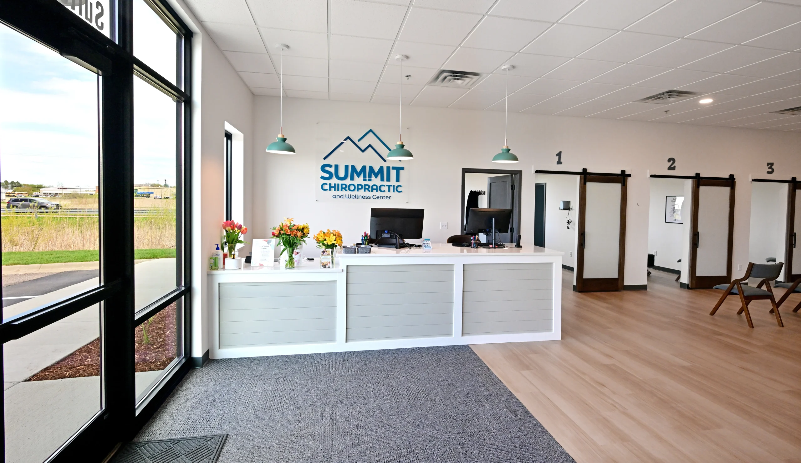 The front desk and greeting area in a chiropractic office.